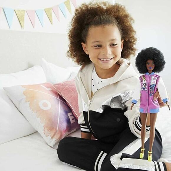 Barbie Fashionistas Doll #156 with Brunette Afro & Blue Lip Wearing Graphic Coat - Picture 3 of 7